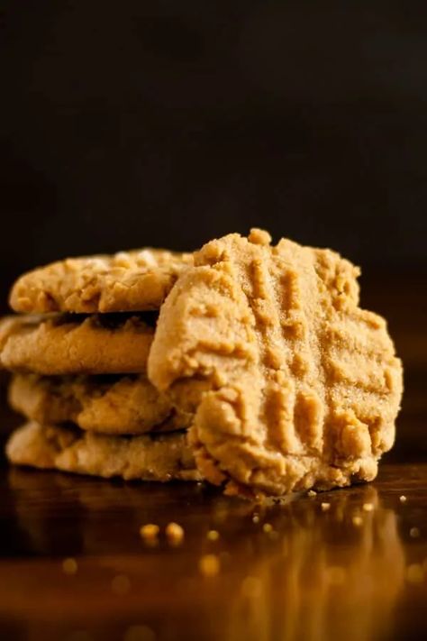 Easy Gluten Free Peanut Butter Cookies - Pantry Staple Friendly! Gluten Free Peanut Butter Cookies Recipe, Gluten Free Holiday Recipes, Peanut Butter Sandwich Cookies, Gluten Free Peanut Butter Cookies, Keto Peanut Butter Cookies, Gluten Free Pastry, Keto Peanut Butter, Grain Free Desserts, Chocolate Peanut Butter Pie