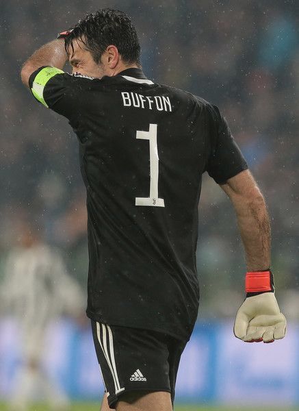 Cristiano Ronaldo Training, Gigi Buffon, Real Madrid Manchester United, Allianz Stadium, Atalanta Bc, Lionel Messi Fc Barcelona, Italian Football, Red Lightning, Legends Football