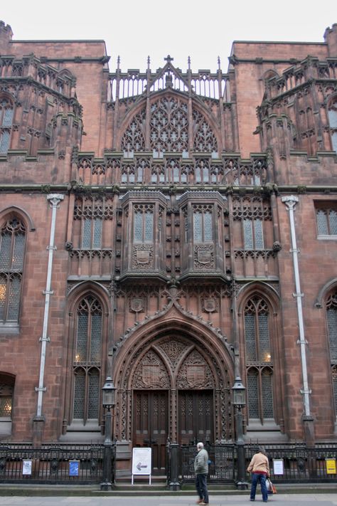 John Rylands Library, Manchester Gothic Architecture Interior, Beautiful Libraries, Manchester Hotels, Gothic Buildings, Beautiful Library, Library Architecture, Etihad Stadium, Historical Buildings, Interesting Images