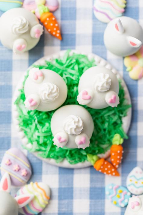 Bunny Oreos, Easter Oreo, Traditional Easter Desserts, Oreo Balls Recipe, Easter Basket Cake, White Chocolate Covered Strawberries, Chocolate Covered Strawberry Cake, Rosanna Pansino, Seasonal Desserts