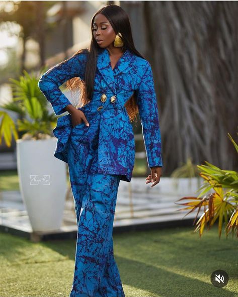 African Business Attire, Ankara Suits For Women Classy, African Print Suits For Women, Ankara Pants Suits For Women, Ankara Suit Jacket For Women, African Print Womens Pants Suit, Corset Adire Styles, Ankara Suit, Ankara Dress Designs