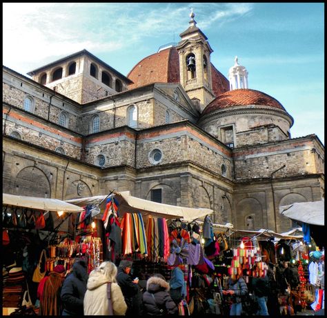 The Mercato San Lorenzo, an open air market that leads from Piazza San Lorenzo to the Mercato Centrale Italy Market, San Lorenzo Market, Study Abroad Travel, Florence City, Florence Travel, World Street, Living In Italy, Italy Holidays, Outdoor Market