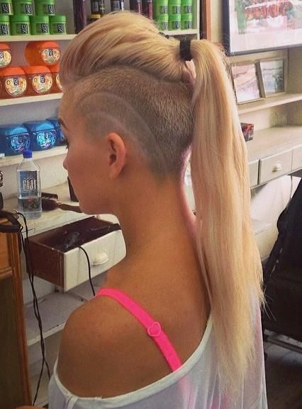 If you insist on long hair, at least do this! Love the contrast. Short Hair Shaved, Hair Shaved Sides, From Long To Short Hair, Short Hair Shaved Sides, Shaved Hairstyles For Women, Long Hair Shaved Sides, Side Shave, Hairstyles Undercut, Androgynous Haircut