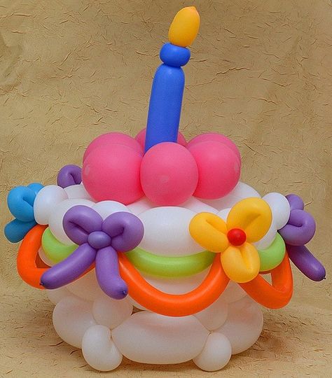 B Cake Balloon, Twisting Balloons, Deco Ballon, Balloon Crafts, Diy Balloon Decorations, Balloon Arrangements, Cake Decorating Ideas, Balloon Cake, Balloon Sculptures