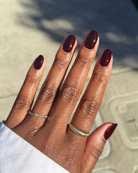 13 Cherry Mocha Nail Ideas for a Delicious Fall Mani Neutral Natural Nails, Nail Suite, Nail Ideas For Winter, Dark Red Nail Polish, Manicure Short Nails, Holiday Party Nails, Manicure Short, Classy Almond Nails, New Nail Ideas