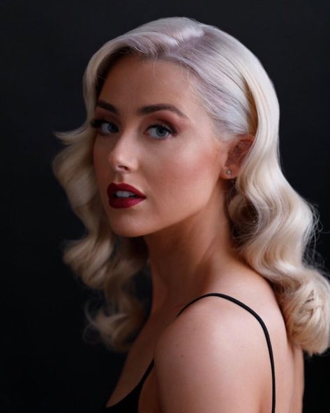 Classic Hollywood waves by @dryandflydublin 💋🎬 #dryandfly #dryandflydublin #loveyourhair #hollywoodwaves #hairlooks #hairgoals… Classic Hollywood Waves, Holly Wood, Loose Buns, Hollywood Waves, Love Your Hair, Blow Dry, Natural Glow, Classic Hollywood, Red Lips