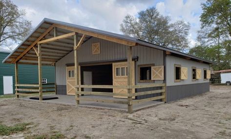 Horse Runs With Shelter, Horse Run In Shelter Plans, Horse Run In Shelter, Simple Horse Barns, Barn Organization, Barn Dominium, Chicken Care, Horse Shelter, Dream Horse Barns