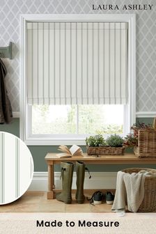 Green Kitchen Blinds, Roman Blinds Bedroom, Green Country Kitchen, Roman Blinds Kitchen, Roman Civilization, Farmhouse Blinds, Classic Roman Shades, Ashley Green, White Blinds