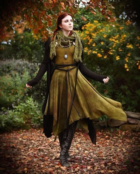 The Croaking, Forest Witch Aesthetic, Witch Aesthetic Outfit, Dark Mori Fashion, Pagan Fashion, Pagan Clothing, Strega Fashion, Autumn Witch, Forest Witch