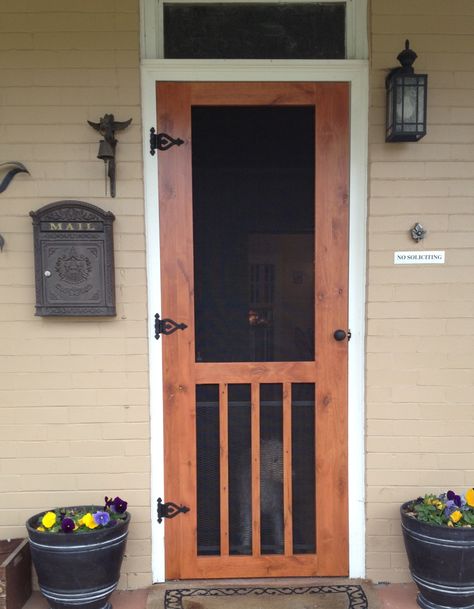 Easy to make. Craftsman style screen door. Screen Door Ideas, Farmhouse Front Porch Decor, Wood Storm Doors, Timber Front Door, Screen Door Hardware, Veranda Design, Wood Screen Door, Wooden Screen Door, Diy Screen Door