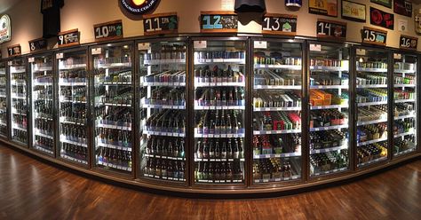 We're honoring the top store in every state, because great bottle shops turn beer drinkers into beer lovers. Craft Beer Shop, Beer Cellar, Store Display Design, Liquor Shop, Craft Beer Bar, Retail Store Interior Design, Beer Store, Beer Shop, American Beer