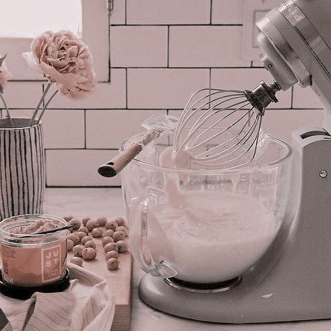 Bakery Girl Aesthetic, Baker Aesthetic, Cottagecore Beach, Baking Aesthetic, Cooking Photos, Vintage Baking, Cheap Wine, Instagram Feed Inspiration, Light Of Life