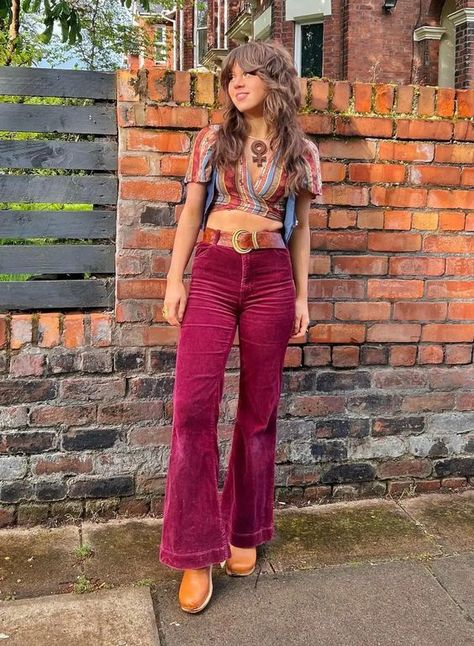 20 Casual 70s Outfits You Will Love to Wear 2024 70s Inspired Outfits, Moda Hippie, Ethno Style, Outfits 70s, Mode Hippie, 70s Inspired Fashion, 70s Outfits, 70’s Fashion, 70s Style