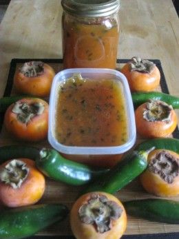 Persimmon and Jalapeno Pepper Jam/Preserve Recipe Persimmon Jelly Recipe, Persimmon Jelly, Persimmon Jam Recipe, Pepper Jam, Pepper Jelly Recipes, Persimmon Recipes, Persimmon Fruit, Jalapeno Pepper, Jelly Recipe