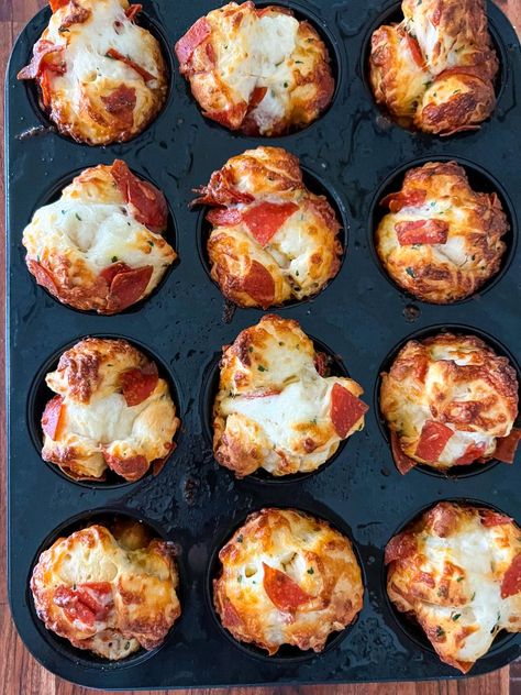 How to Make Pull-Apart Pizza Muffins! - Pull Apart Recipes Meals, Pull Apart Pizza Muffins Recipe, Pepperoni Muffin Cups, Pizza Bundt Pan Pull Apart Biscuit, Pizza Pull Apart Muffins, Muffin Tin Appetizer Recipes, Pepperoni Pizza Muffins Hawaiian Rolls, Pizza Muffins Recipe Homemade, Pizza In Muffin Tins