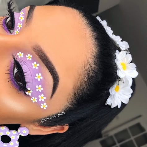 Floral Eyeshadow Looks, Spring Make Up Ideas, Extra Eye Makeup, Gel Liner Looks, Spring Eye Makeup Looks, Daisy Eye Makeup, Flowers Makeup Look, Daisy Makeup Look, Eyeshadow Flowers