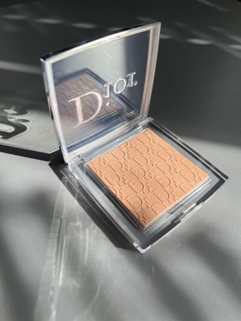 Makeup Powder Aesthetic, Dior Powder, Aesthetic Sunlight, Dior Products, Makeup Powder, Wishlist 2024, Make Up Inspo, Eternal Summer, Dior Makeup