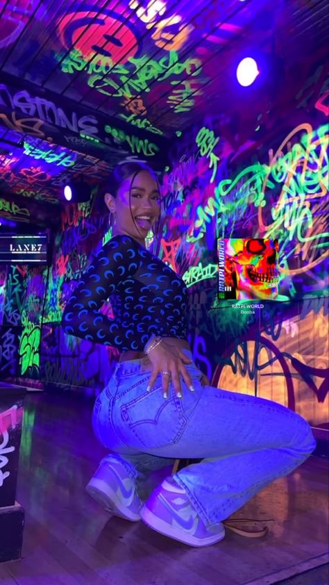 Neon Lights Party, Graffiti Room, Neon Graffiti, Light Party, Photo Zone, Graffiti Photography, Graffiti Wallpaper, Party Photo, Neon Art