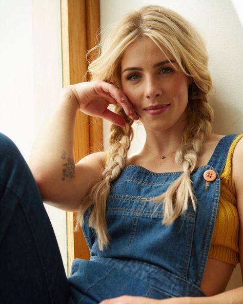 Two Pigtail Braids, 70’s Hairstyles, Hairstyle For Ladies, 70s Hairstyles, Emily Rickards, Blonde Actresses, 70s Hair, Felicity Smoak, Emily Bett Rickards