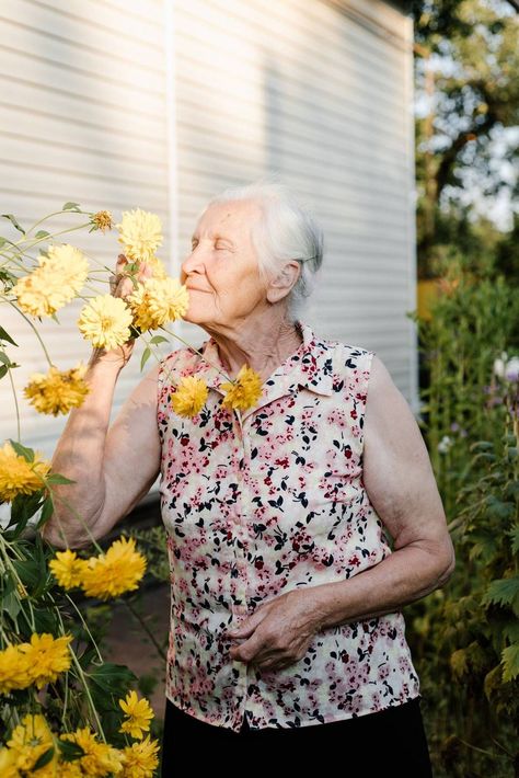 Grandma Portrait Photography, Wrinkles Photography, Grandma Portrait, Grandparents Photography, Filoli Gardens, Grandma Photos, Garden Inspo, Environmental Portraits, Middle Aged Women