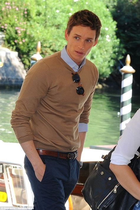 Style Inspiration Eddie Redmayne Strong Woman Tattoos, Beautiful Women Quotes, Handsome Men Quotes, Mens Business Casual Outfits, Handsome Style, Handsome Arab Men, Eddie Redmayne, Business Casual Men, Mens Casual Outfits