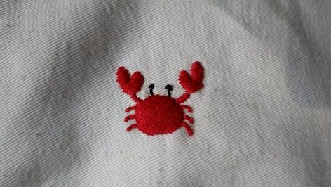 Crab Embroidery Pattern, Small Cute Embroidery Designs, Little Embroidery Ideas, Embroidery Inspiration Simple, Small Embroidery Ideas, Small Embroidery Designs, Easy Embroidery Designs, Crab Embroidery, Food Embroidery