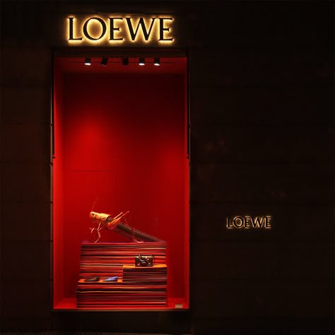 Loewe Window Display, Bbb 23, Window Display Retail, Man Projects, Candy House, Retail Windows, Window Signs, Take Heart, Shop Window Design