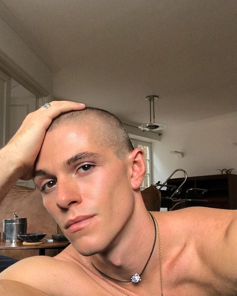 Jordan Robson on Instagram: “back to bald 🥚” Bald Aesthetic Man, Bald Guy Aesthetic, Bald Boy Aesthetic, Bald Aesthetic, Darius League Of Legends, Bald Person, Bald Boy, Buzz Cut Styles, Alternative Men