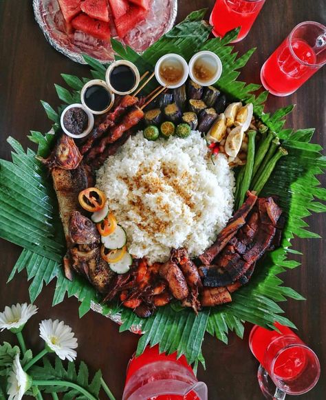 Bilao Food Ideas, Bilao Food, Filipino Food Party, Filipino Breakfast, Food Delivery Business, Catering Food Displays, Cambodian Food, Amazing Food Decoration, Potato Recipes Side Dishes