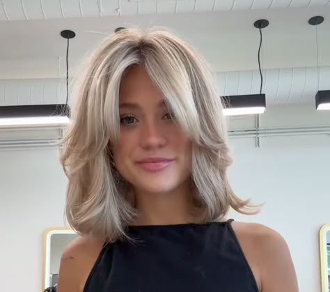 Money Hair, Blonde Bobs, Big Chop, Medium Hair, Hair Styling, Hair Cut, Cut And Color, Medium Hair Styles, Short Hair Cuts