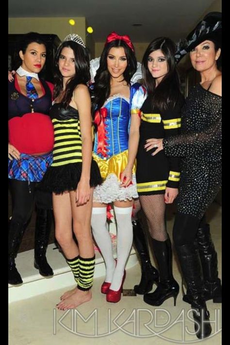 Kardashian Halloween, Kardashian Halloween Costume, Kendall Jenner Kylie Jenner, Kendall Birthday, Kardashian Sisters, Best Celebrity Halloween Costumes, Jenner Girls, Estilo Kardashian, Keeping Up With The Kardashian