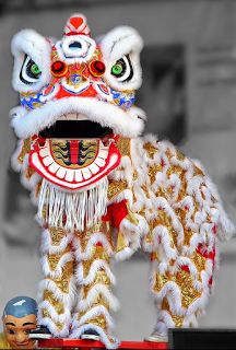 Little Miss Glamour Goes To Kindergarten: Chinese New Year. Dragon Dance Costume, Lion Dance Costume, Lion Dragon, Chinese Lion Dance, Dragon Chino, Chinese New Year Dragon, Dancing Art, Lion Mask, Chinese New Year Crafts