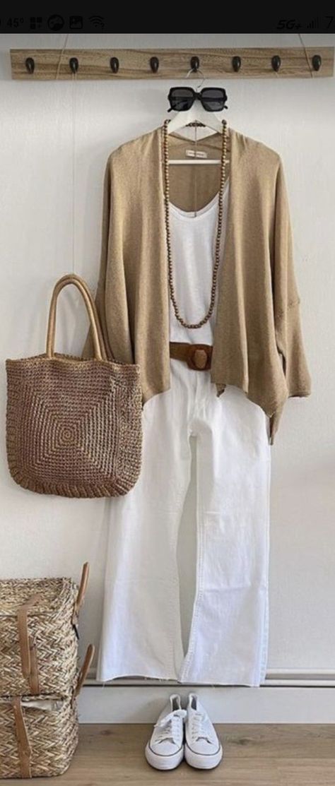 Look Boho Chic, Stylish Outfits For Women Over 50, Over 60 Fashion, Stylish Summer Outfits, Mode Casual, 60 Fashion, Casual Work Outfits, Hiking Outfit, Fashion Over 50