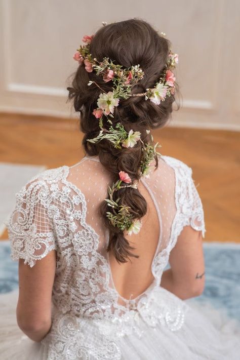 Wedding Tiara Hairstyles, Hair Garland, Hairstyle Long, Wedding Hair Vine, Romantic Wedding Hair, Hair Wreaths, Flower Hair Comb, Bridal Hairstyle, Bridal Flower