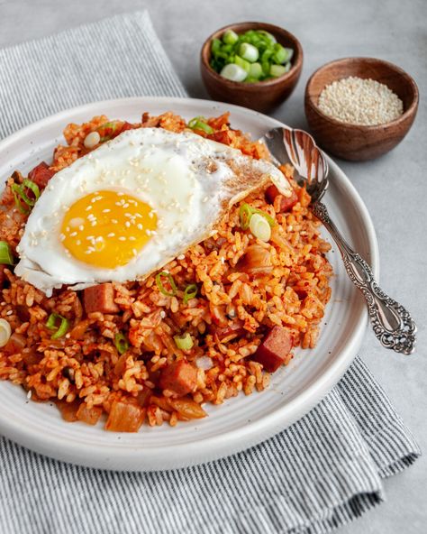 Kimchi Fried Rice Rice Image, Fresh Kimchi, Easy Kimchi, Fermented Kimchi, Salmon Rice Bowl, Kimchi Fried Rice, Pickled Radishes, Korean Cooking, Salmon And Rice