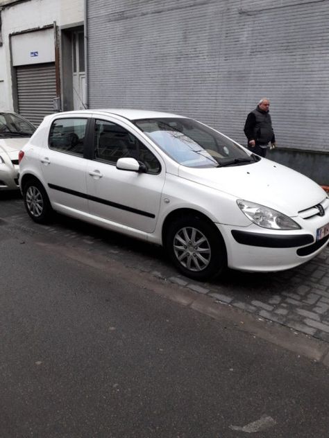 Peugeot 307 essence 1.4  - A vendre Renault Megane, Peugeot, Suv Car, Suv, Essence, Vehicles