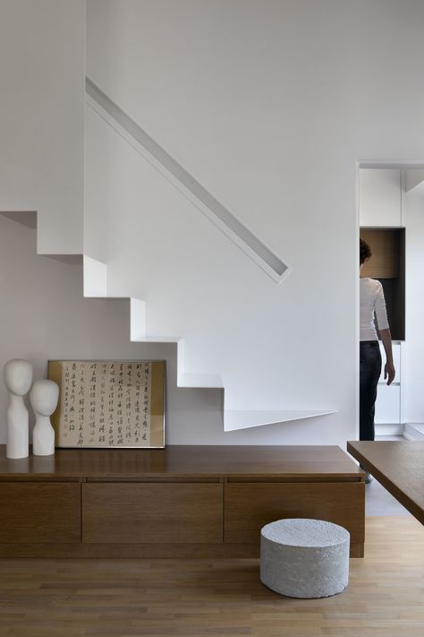 Casa Con Soppalco - Picture gallery 5 Minimal Staircase, Stairs To Heaven, Interior Design Hallway, Interior Staircase, Escalier Design, Stairs Architecture, House Extension Design, Staircase Railings, Turin Italy