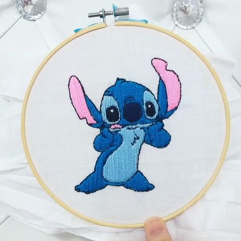 Lilo And Stitch Embroidery Designs, Stitch Embroidery Disney, Lilo And Stitch Embroidery, ليلو وستيتش, Textile Painting, Disney Embroidery, Lilo Et Stitch, Embroidery Tshirt, Handmade Embroidery Designs