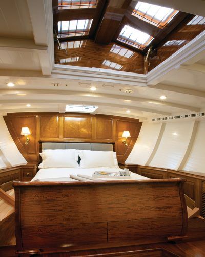 Wood Boat Interior, Yacht Decor Boat Interior, Sailing Yacht Interior, Sailboat Interior, Yacht Interior Design, Small Yachts, Classic Wooden Boats, Classic Yachts, Sailing Boats