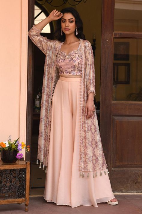 Jacket Sharara, Trendy Outfits Indian, Lehenga Designs Simple, Traditional Indian Dress, Indian Dresses Traditional, Traditional Indian Outfits, Designer Dresses Casual, Quick Outfits, Stylish Party Dresses