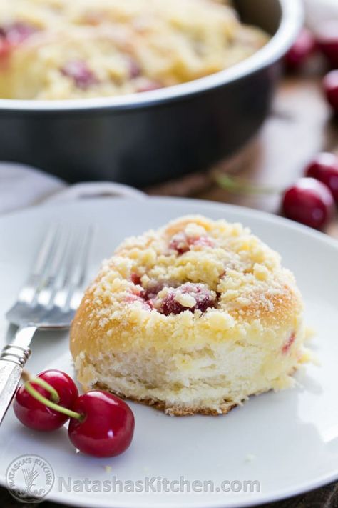 Sweet Cherry Filled Buns (Vatrushka Recipe) Vatrushki Recipe Vatrushka Recipe, Filled Buns, Russian Desserts, Sweet Buns, Ukrainian Recipes, Frozen Cherries, Cherry Recipes, Sweet Rolls, Sweet Cherries