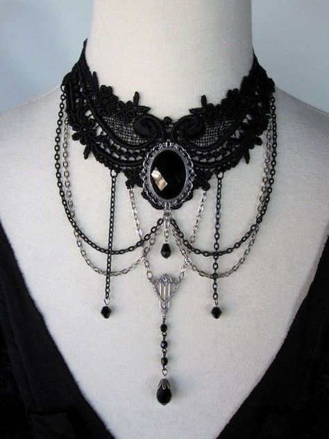 Choker Necklace Diy, Diy Choker Necklace, Gothic Fashion Victorian, Movie Bloopers, Victorian Accessories, Goth Accessories, Goth Jewelry, Gothic Necklace, Necklace Diy