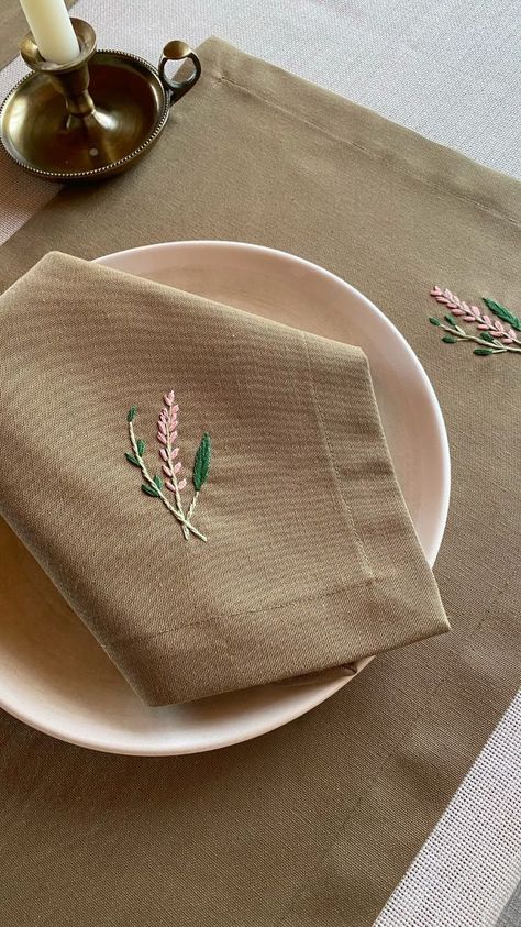 Embroidered Placemats #embroidery #placemats #tabledecor #tableart #sofradekoru #dinnerplacemats #napkin Embroidery Placemats, Embroidered Placemats, Dinner Places, Place Mats, Art Table, Embroidery Patterns, Table Linens, Sunglasses Case, Placemats