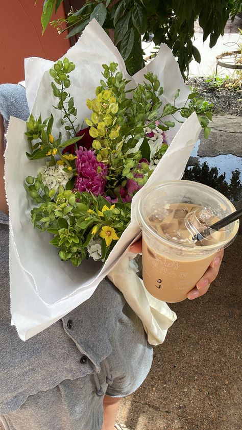 Farmer’s Market Aesthetic, Flower Farmers Market, Saturday Aesthetic, Coffee Saturday, Farmers Market Aesthetic, Market Aesthetic, Flowers Coffee, Flower Farmer, Aesthetic Coffee