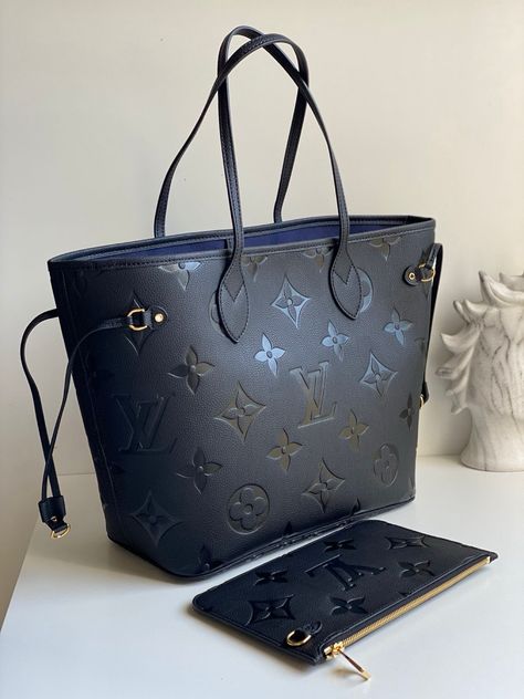 Luxury designer Women's Fashion … curated on LTK Black Neverfull Louis Vuitton, Tas Lv, Manifest Board, Lv Tote, Sac Louis Vuitton, Trendy Purses, Lv Neverfull, Vintage Leather Handbag, Luxury Bags Collection