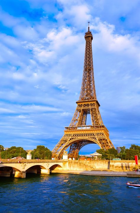 Torre eiffel al atardecer parís francia ... | Premium Photo #Freepik #photo #viajes #ciudad #edificio #azul Sunset Paris, Paris France Photos, Tower Eiffel, France Landscape, Paris Tour Eiffel, Paris Wallpaper, Paris Images, France Photos, Beautiful Nature Wallpaper