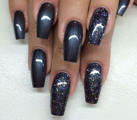 Dark Grey Nails, Hand Jive, Grey Nail Designs, Nagellack Trends, Her Nails, Gray Nails, Winter Inspired, Dark Nails, Silver Nails