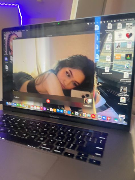 Laptop Pics Instagram, Laptop Camera Selfie, Computer Pictures Aesthetic, Laptop Selfie Poses, Festival Pictures, Laptop Aesthetic, Computer Photo, Laptop Camera, Photobooth Pictures