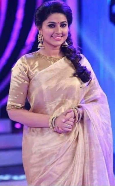 Tusser tissue sarees onine Keerthi Suresh Hd Images, Sneha Saree, Sneha Prasanna, Plain Sarees, Saree Styling, Wallpaper Glitter, Golden Saree, Keerthi Suresh, Keerthy Suresh