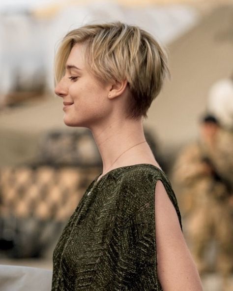 Shortish Hair, Elizabeth Debicki, Girls Short Haircuts, Happy Hair, Short Blonde, Short Hair Haircuts, Short Blonde Hair, Hair Envy, 인물 사진